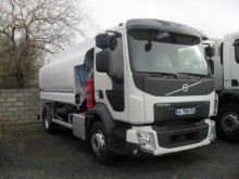 camion cisterna idrocarburi Volvo