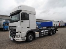 DAF container truck
