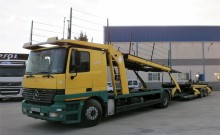 camión portacoches Mercedes