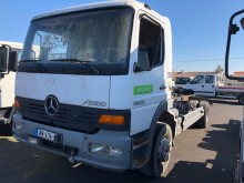 camión chasis Mercedes