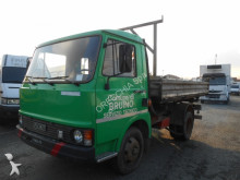 camión volquete trilateral Iveco