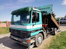 camión volquete trilateral Mercedes