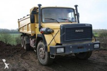 camión volquete bilateral Iveco