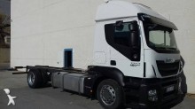camión chasis Iveco