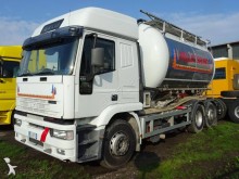 camión cisterna gránulos / polvo Iveco