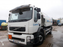 camion cisternă hidrocarburi Volvo