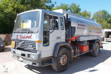camión cisterna hidrocarburos Volvo