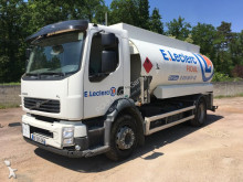 camion cisternă hidrocarburi Volvo