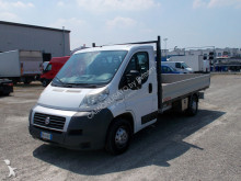 vrachtwagen platte bak zijschotten Fiat