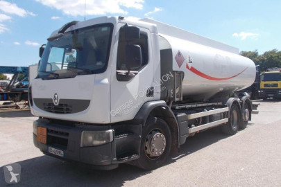 camion cisternă hidrocarburi Renault