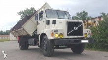 camión volquete trilateral Volvo