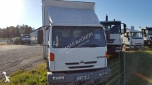 camión furgón caja polyfond Nissan