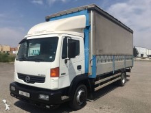 camión lona corredera (tautliner) Nissan