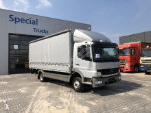 vrachtwagen Mercedes 822