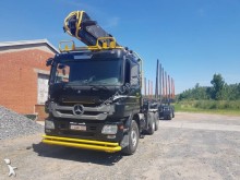 camión maderero Mercedes