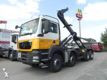 MAN skip truck