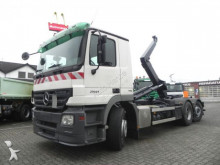 Mercedes skip truck