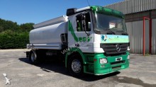 camión cisterna hidrocarburos Mercedes