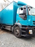 camión furgón Iveco