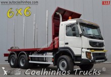 camião transporte de madeira Volvo