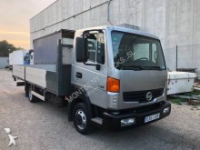 camión caja abierta estándar Nissan