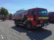 camión cisterna Volvo