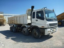 camión volquete Isuzu