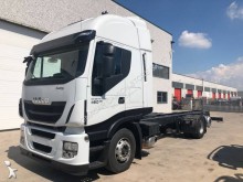 camión chasis Iveco