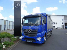 vrachtwagen aanhanger met zeilwanden Mercedes
