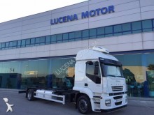 camión chasis Iveco