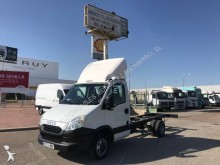 camión chasis Iveco