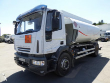camión cisterna hidrocarburos Iveco