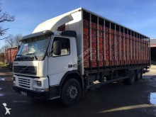 camión para ganado Volvo