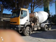 camión hormigón cuba / Mezclador Renault