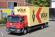 MAN LE 12.220 truck