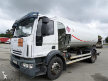 camión cisterna hidrocarburos Iveco