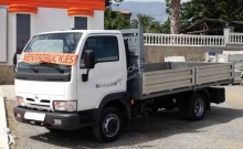 camión caja abierta Nissan