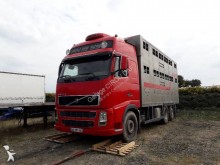 camión para ganado bovino Volvo