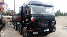 camión volquete bilateral Mercedes