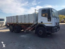 camión volquete Iveco