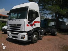camión chasis Iveco