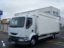camión caja abierta transporte de bebidas Renault