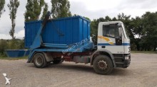 camión portacontenedores Iveco