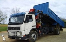 camión caja abierta Volvo
