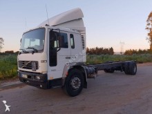 camión chasis Volvo