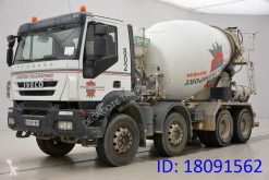 camión hormigón cuba / Mezclador Iveco