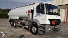 camion citerne hydrocarbures Mercedes