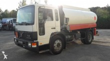 camion citerne hydrocarbures Volvo