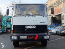 camión volquete Iveco