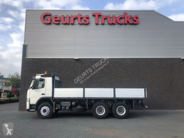 vrachtwagen platte bak Volvo